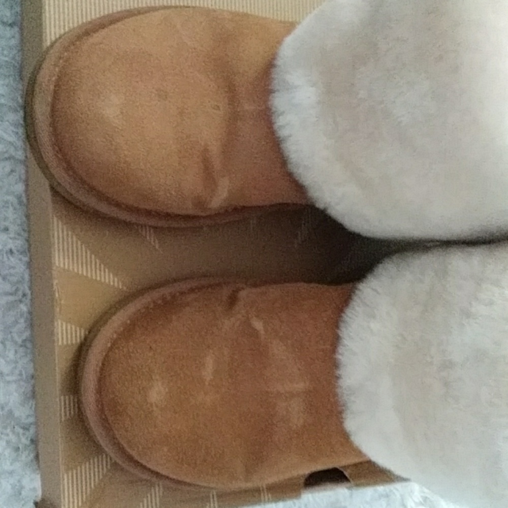 Uggs - Picture 4 of 4